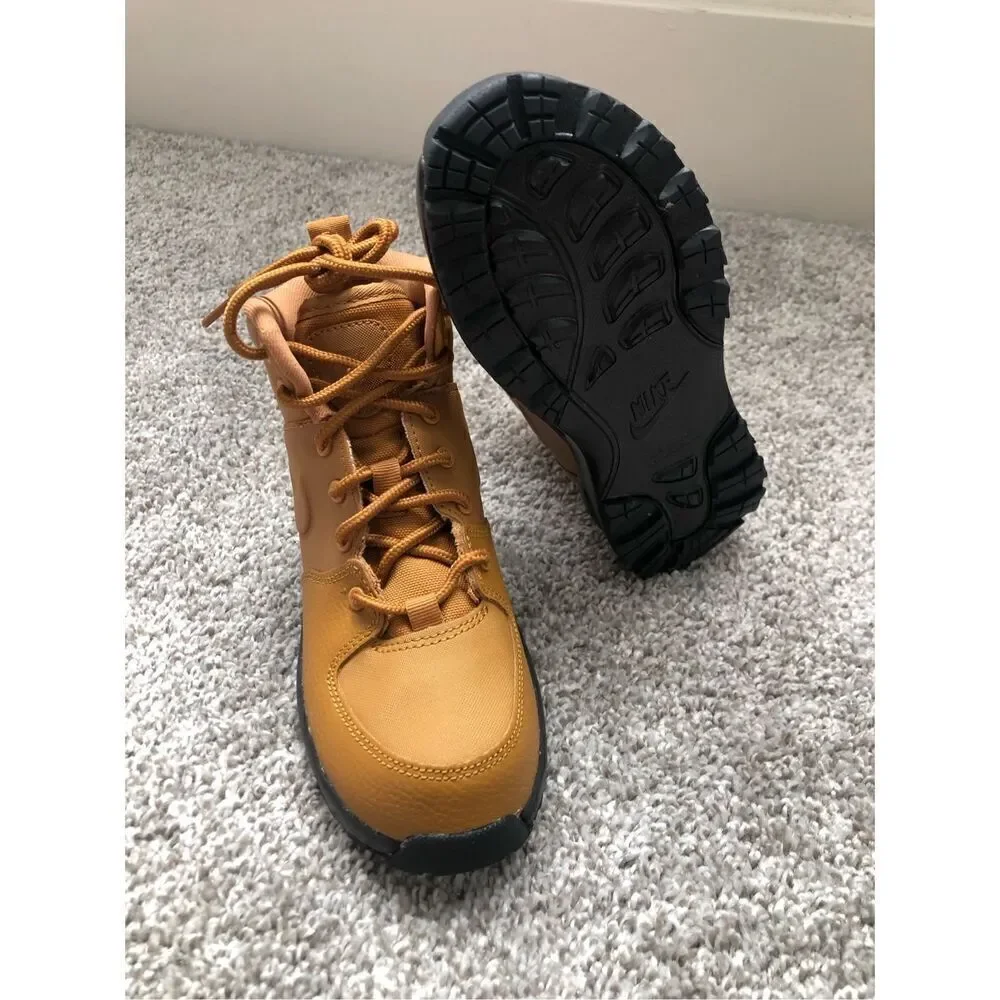 Nike Manoa LTR Wheat Youth Size 13